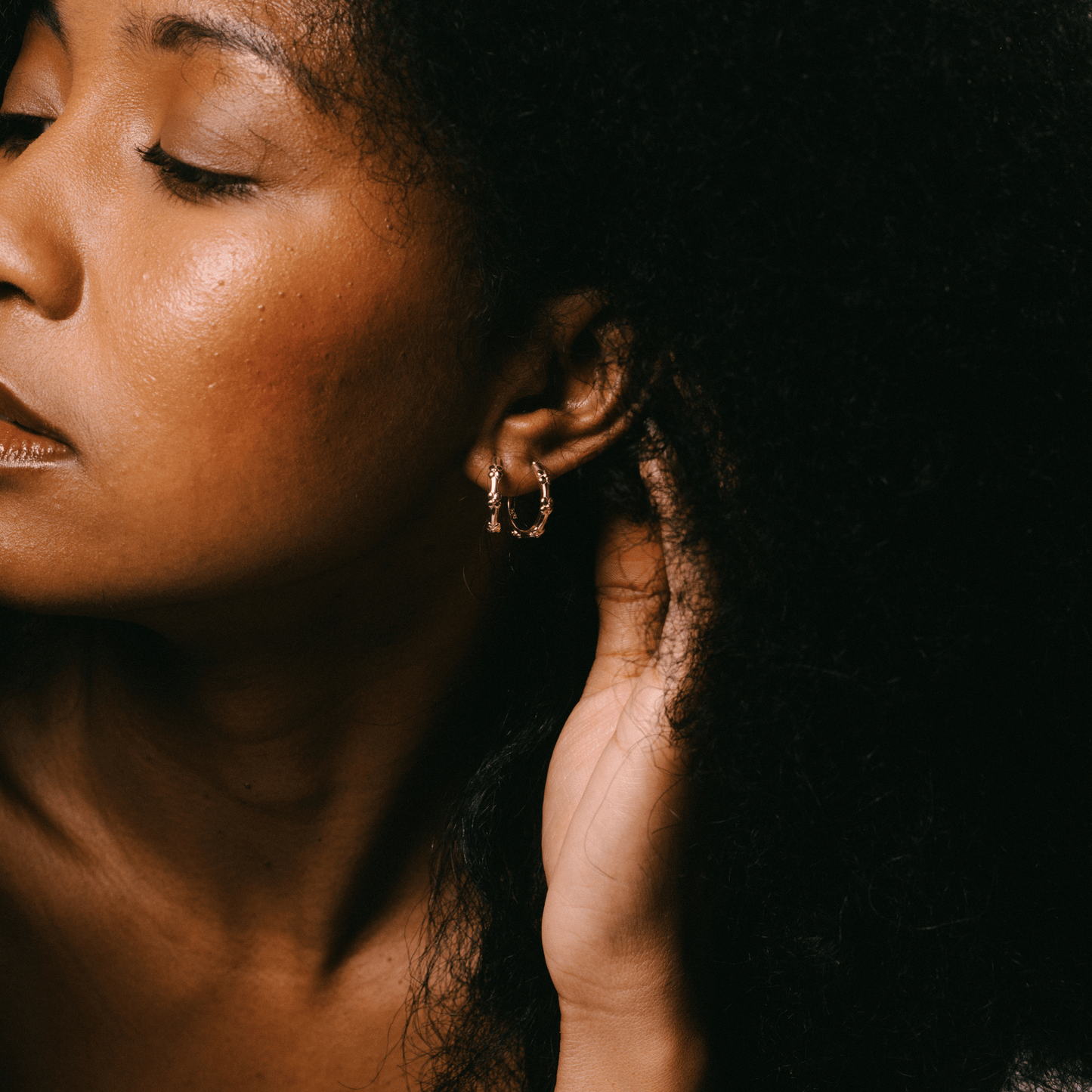 The hydrangea hoops double stacked on a woman.