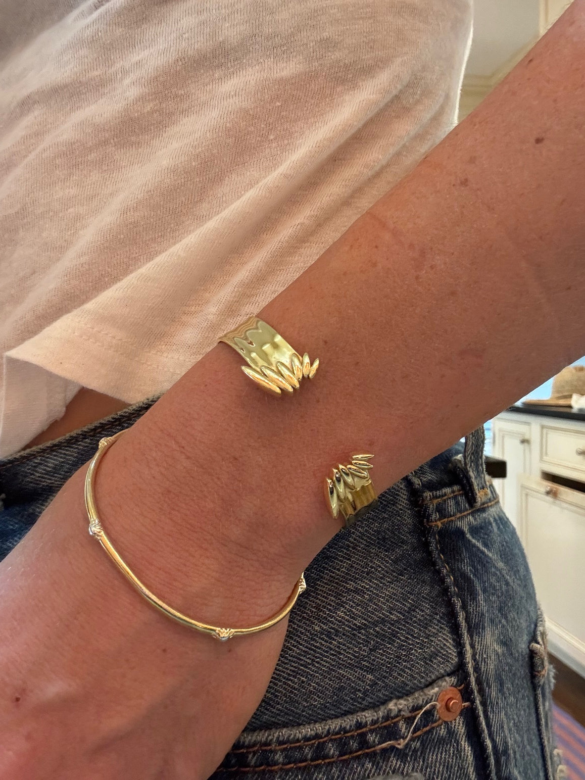 Wing cuff